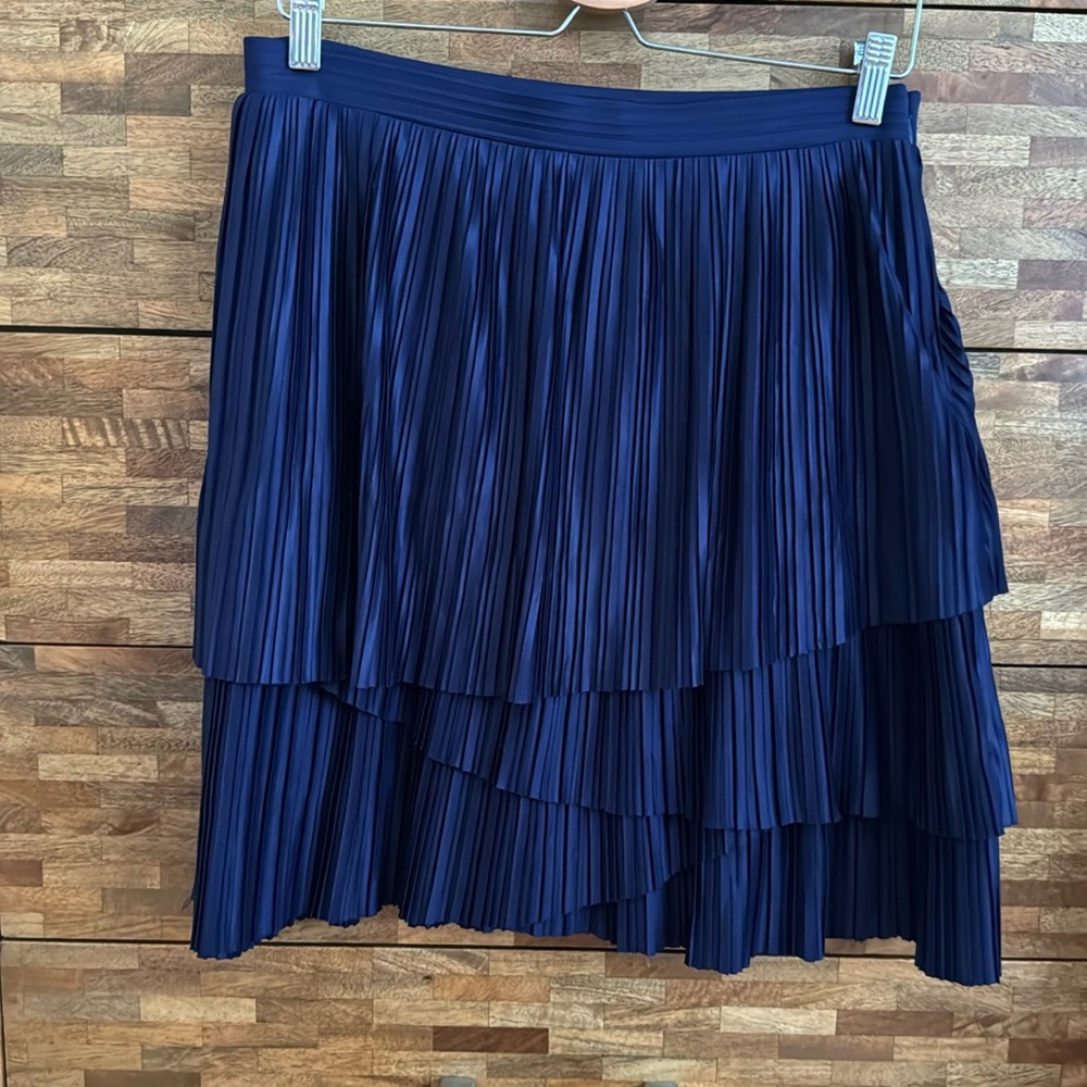 BANANA REPUBLIC Knee length layered pleated detail navy skirt